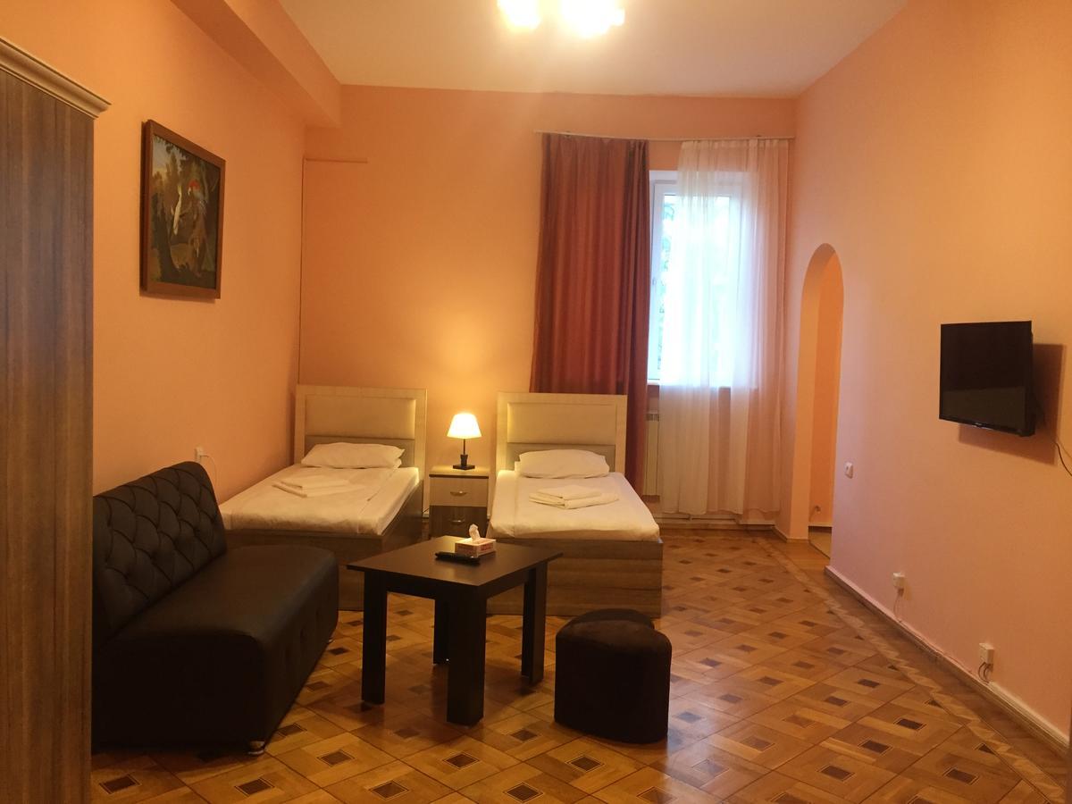 יירבאן Bloor Hotel מראה חיצוני תמונה