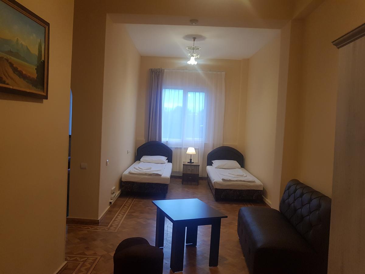 יירבאן Bloor Hotel מראה חיצוני תמונה