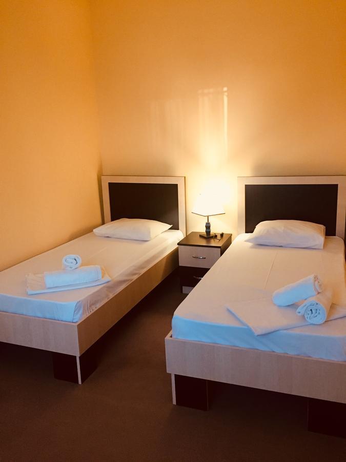 יירבאן Bloor Hotel מראה חיצוני תמונה